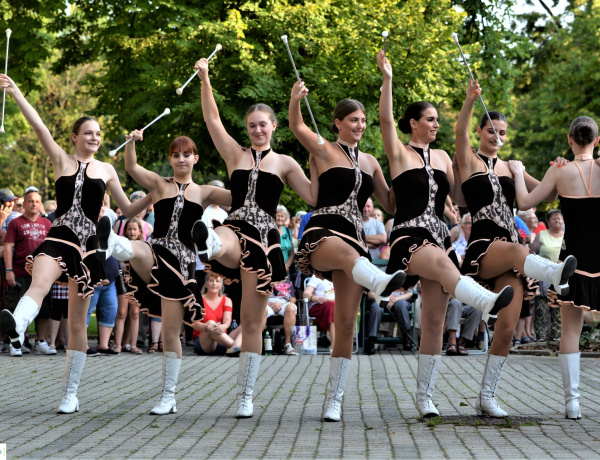 Péntek esti tippünk: majorette gála lesz, a fúvósok kísérik a fellépőket