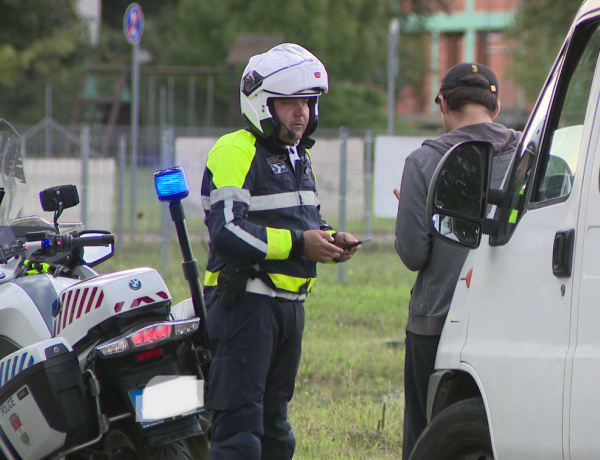Újabb ROADPOL akció – A telefont használó, figyelmetlen sofőröket ellenőrzik