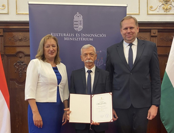 Huszár István az Inczédy oktatója Apáczai Csere János-díjban részesült