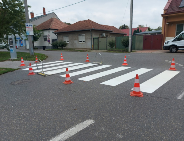Útburkolati jeleket festettek                            