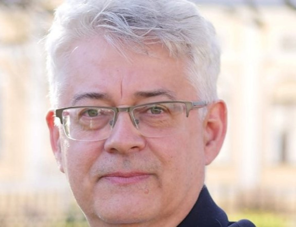 Illés Zoltán képviselő fogadóórát tart                            