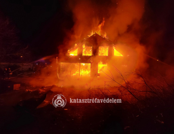 Felújítás alatt álló családi ház égett le Kótajban