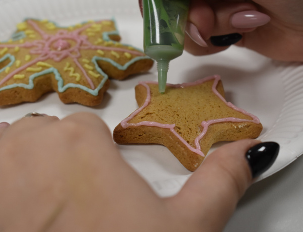 Mézeskalács-elefánt és háromszemű Mikulás – közös adventi hangolódás a Nyíregyházi Egyetemen