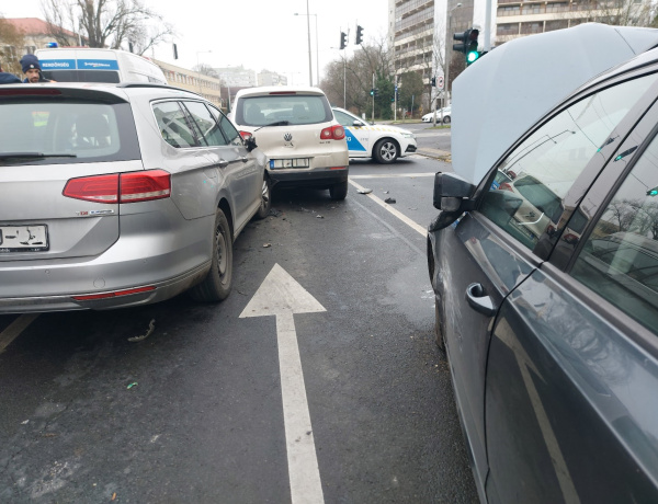 Négyes karambol az Északi körúton – egy sérült, ittas sofőr okozta a balesetet