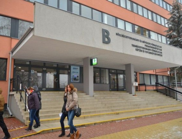 Felvételi, új szakok és buszvadászat: mozgalmas hónapok előtt a Nyíregyházi Egyetem