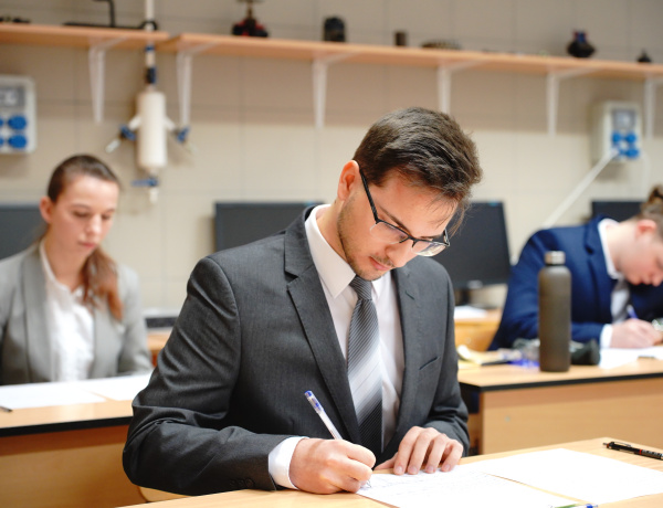 Kezdődnek a záróvizsgák a Nyíregyházi Egyetemen