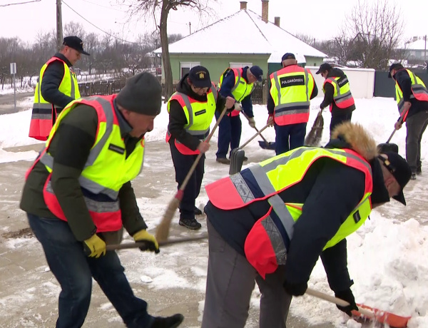 Brutális mínuszok - segítenek a polgárőrök a külterületen élőknek