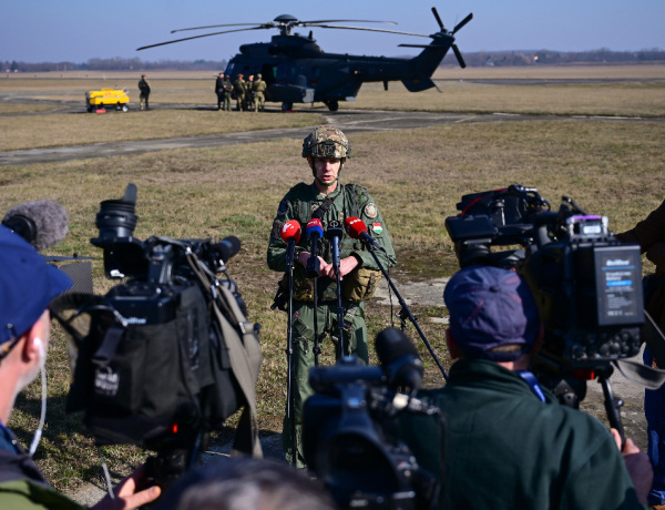 Katonai helikopterek települtek a nyíregyházi repülőtérre
