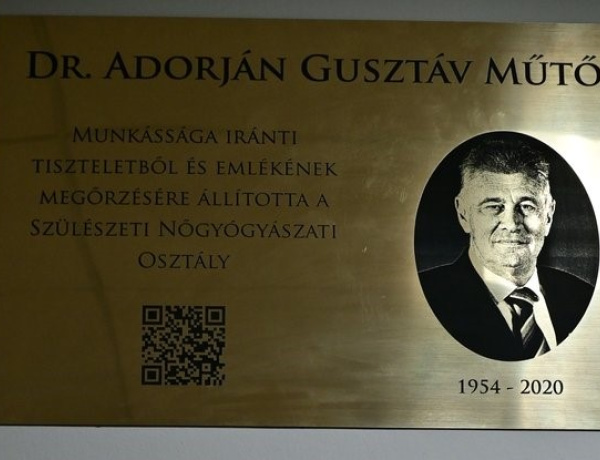 Műtőt neveztek el a korábbi főigazgatóról - Így tiszteleg Dr. Adorján Gusztáv előtt a kórház