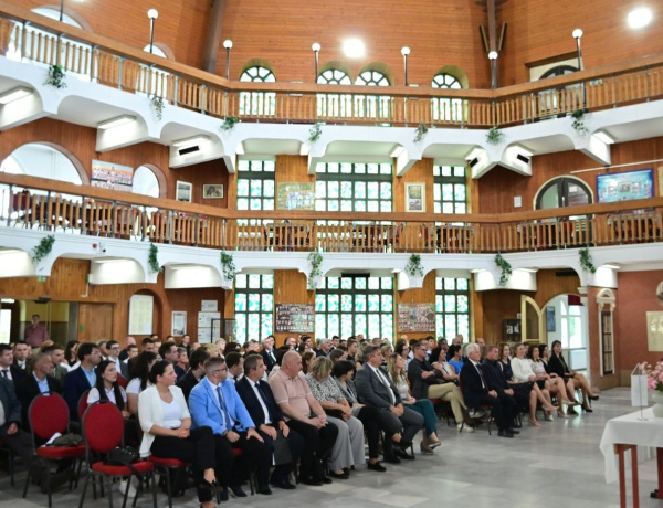 Pedagógusnap – Oklevéllel díjazta pedagógusait az Agrárszakképzési Centrum