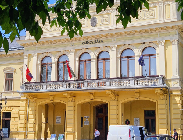 Belvárosi üzletek és irodák várnak bérlőre Nyíregyházán