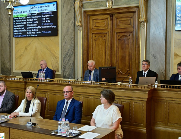 Közgyűlés – Elismerések, viták és fejlesztési tervek