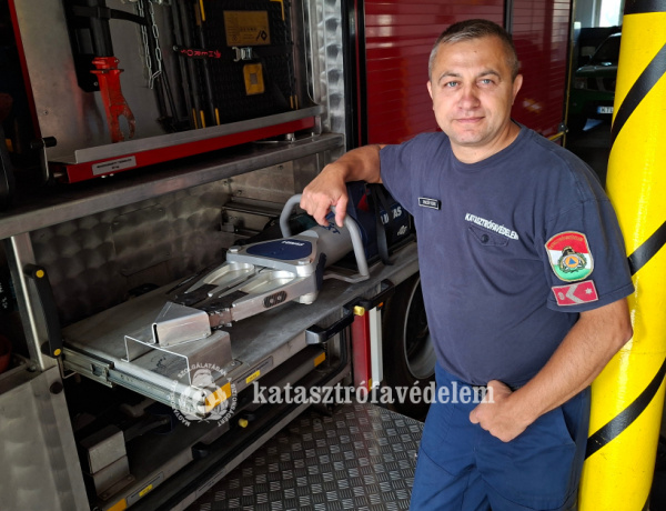 Szolgálaton kívül is hősiesen helytállt – Nyíregyházi tűzoltó mentette a bajba jutottakat és egy kutyát is Paszabon