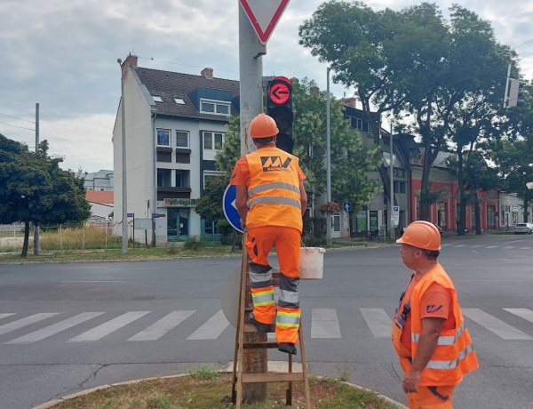 Karbantartják a jelzőlámpákat – Biztonságosabb közlekedésért dolgoznak Nyíregyházán