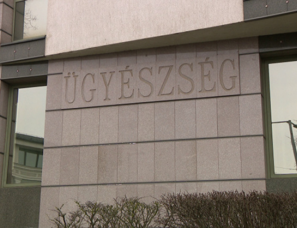 Interneten ismerkedni körültekintően kell – Fiatal lányokat tévesztett meg és zsarolt egy fiatalkorú