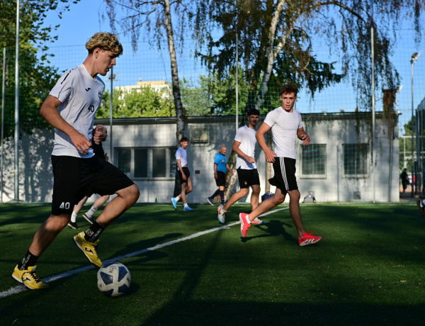 Kispályás rajt - Kilenc csoportban száznyolc csapat 