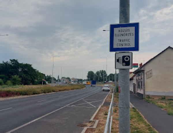 Kihelyezték a trafibox előre jelző táblákat a Móricz Zsigmond utcán