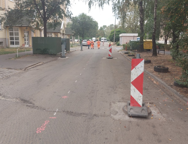 Útburkolat felújítás zajlik a Lobogó utcán