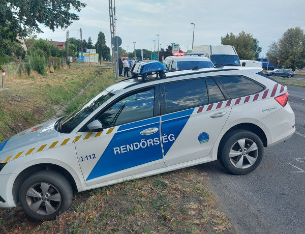Álló rendőrautóba csapódott egy figyelmetlen sofőr