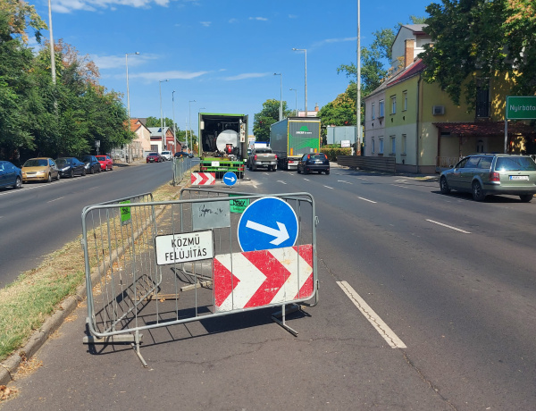 Szennyvízhálózat-bővítés zajlik a Kert utcán