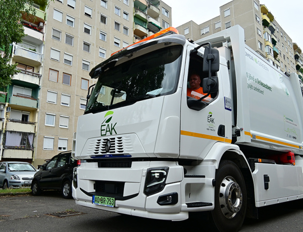 Napelemmel töltött elektromos kukásautók járják Nyíregyháza és a vármegye útjait