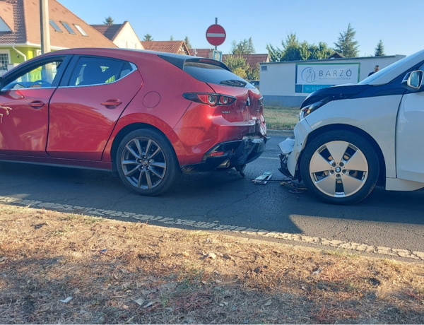 Ráfutásos baleset történt az Orosi úton kedden