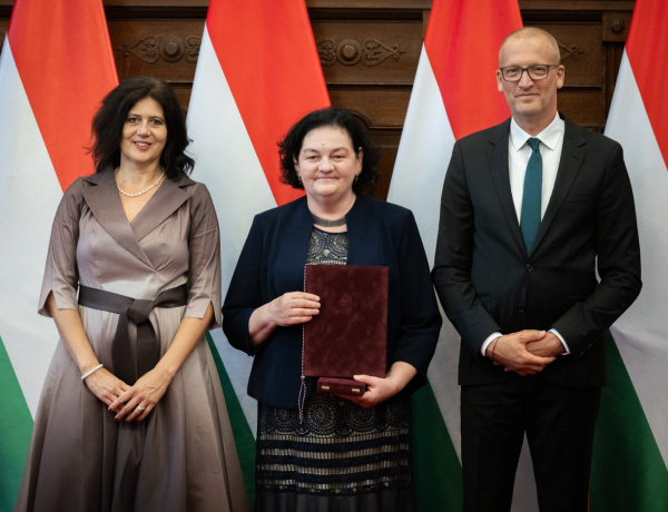 Elismerés – Állami kitüntetést kapott Juhász Erika, a Nyíregyházi Egyetem szakembere