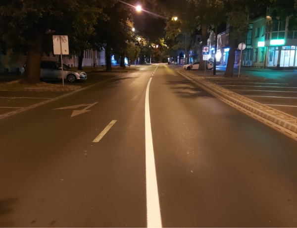 Útburkolati jeleket festenek Nyíregyháza számos pontján