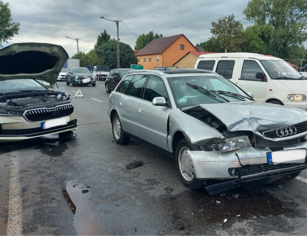 Két autó ütközött pénteken a Debreceni úton