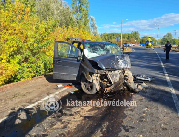 Halálos baleset a 41-es főúton – kisbusz és személyautó ütközött Nyíregyházánál