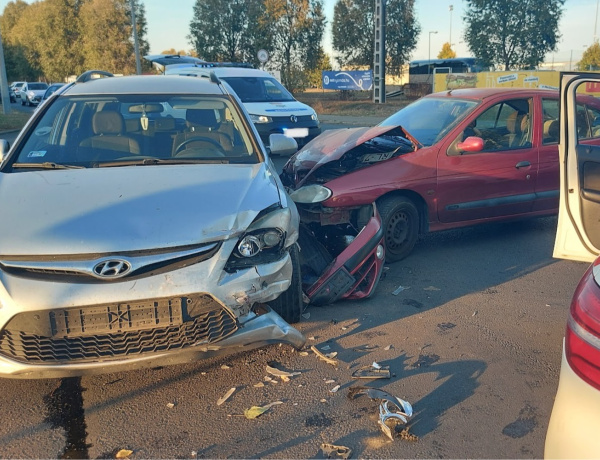 Két személyautó ütközött össze szerda délután a Törzs utcán 