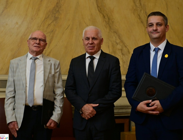 Közösségért végzett, értékteremtő munka – Bencs László Emlékérem és Emléklap