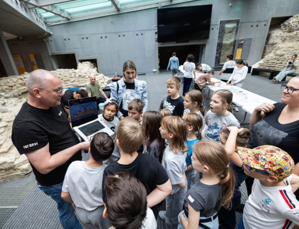 80 ezer LEGO-kockából alkottak mozaikot Pécsen – a nyíregyházi tekerd! csoport is közreműködött