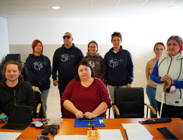 Fehér bottal és Braille-írással ismerkedtek a Nyíregyházi Egyetemen