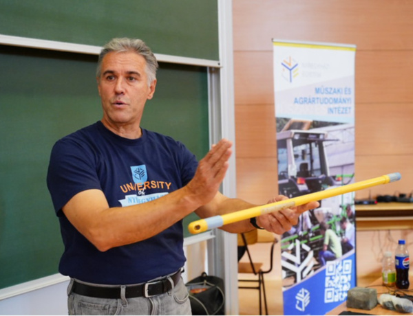 Látványos kísérletekkel indult a Fókuszban a tudomány előadássorozat