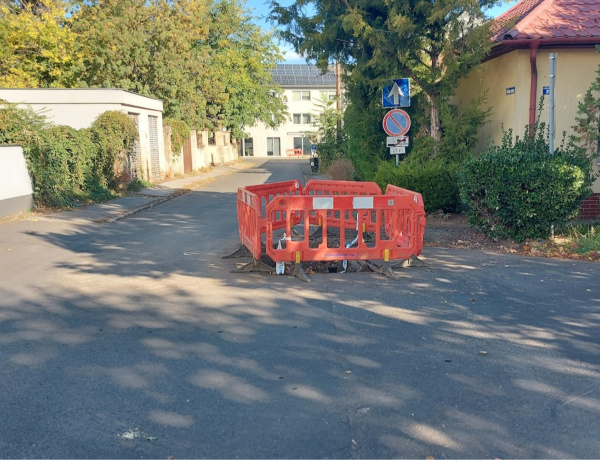 Csőtörés miatt korlátozzák a forgalmat a Közép utca és a Béla utca térségében