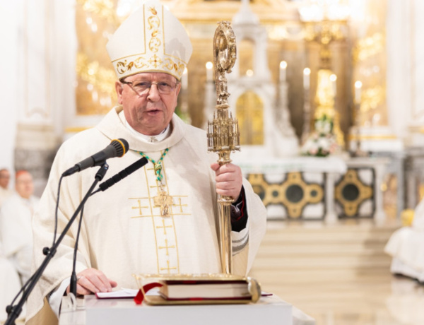 A püspökből érsek lett - beiktatták hivatalába Palánki Ferenc kalocsa-kecskeméti érseket