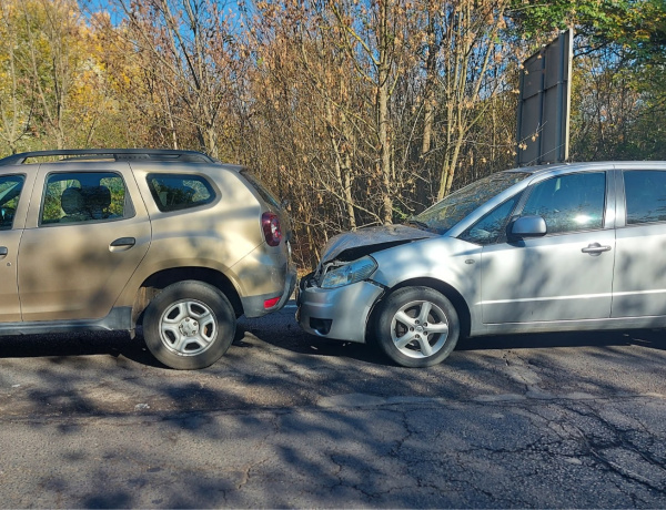 Hármas karambol az Orosi úton - figyelmetlenség okozta