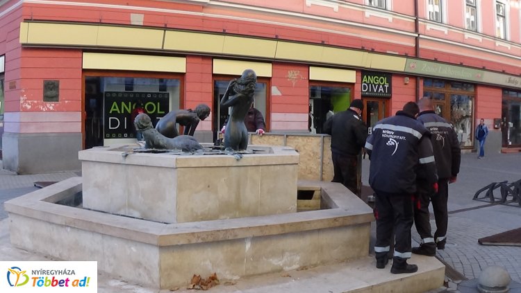 Mától ismét fürdőzik a Három grácia Nyíregyháza főterén, vége a téli pihenőnek