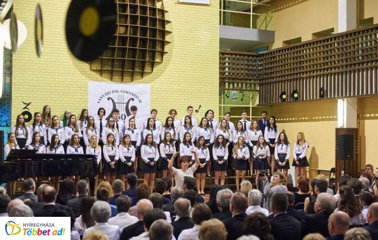 Nagyszabású jubileumi hangverseny a Vasváriban – 50 éves az ének-zene tagozat