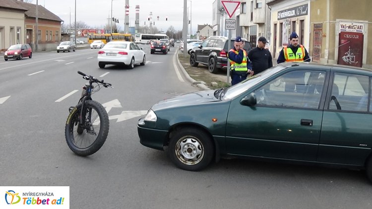 Kerékpáros sérült meg a Pacsirta – Bethlen Gábor utcai csomópontnál