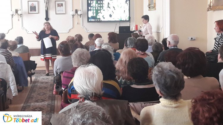 Idősek Akadémiája - megtartották az első előadást a Római Katolikus  Plébánia dísztermében
