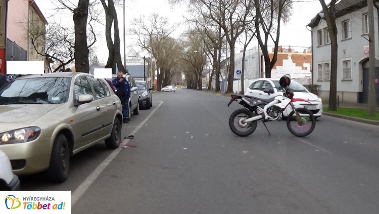 Baleset a Dózsa György utcán - Későn reagált a motoros, kórházba került 