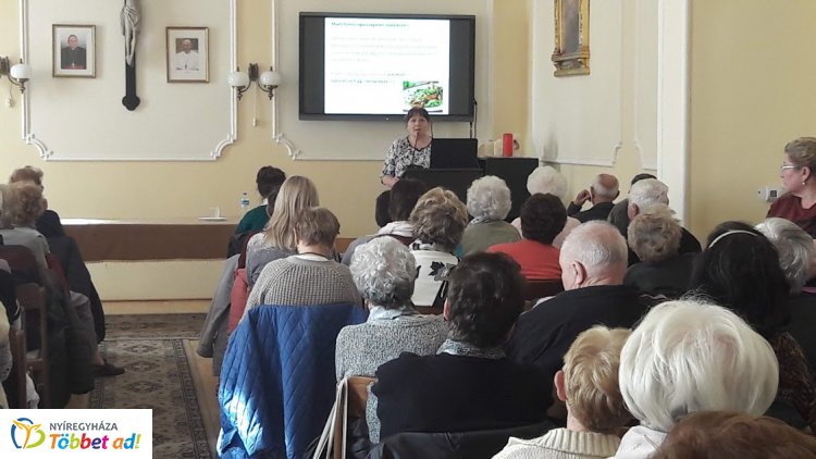 A Római Katolikus Plébánia dísztermében rendezték meg az Idősek Akadémiája találkozóját