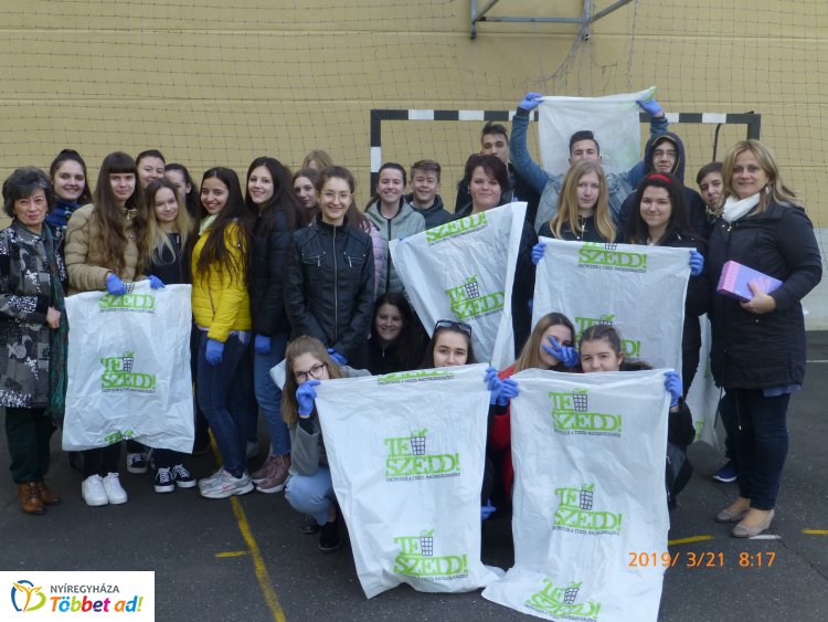 TeSzedd! akció a Kölcseyben – Az iskola diákjai számára fontos a környezetvédelem!