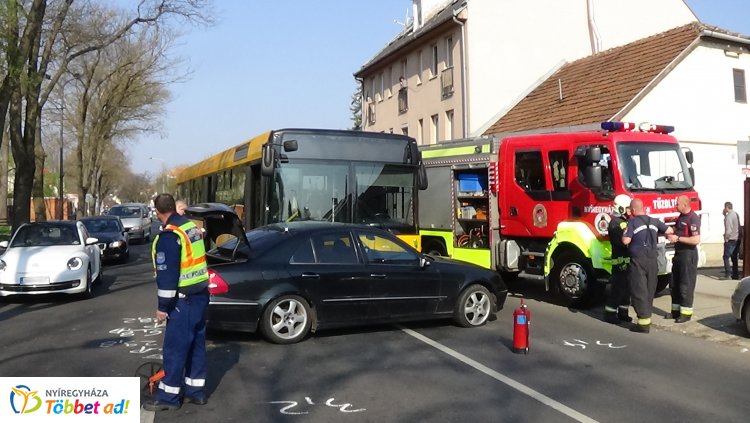 Autóbusszal ütközött – Négy sérültje van a Bocskai utcában történt balesetnek