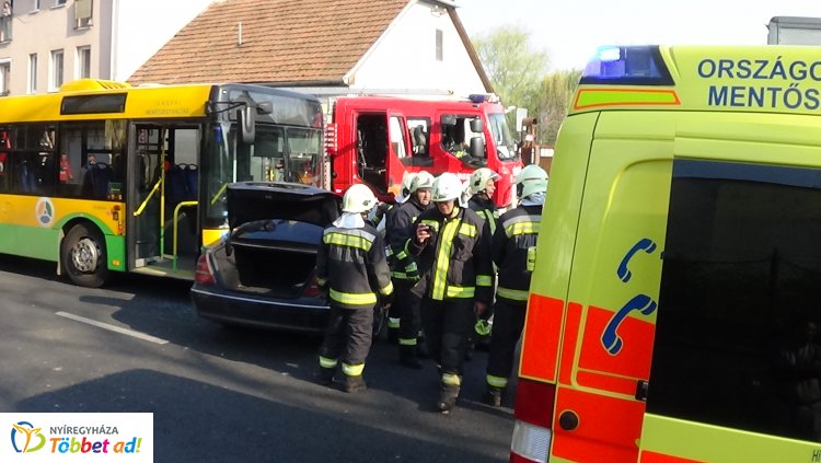 Autóbusszal ütközött – Négy sérültje van a Bocskai utcában történt balesetnek