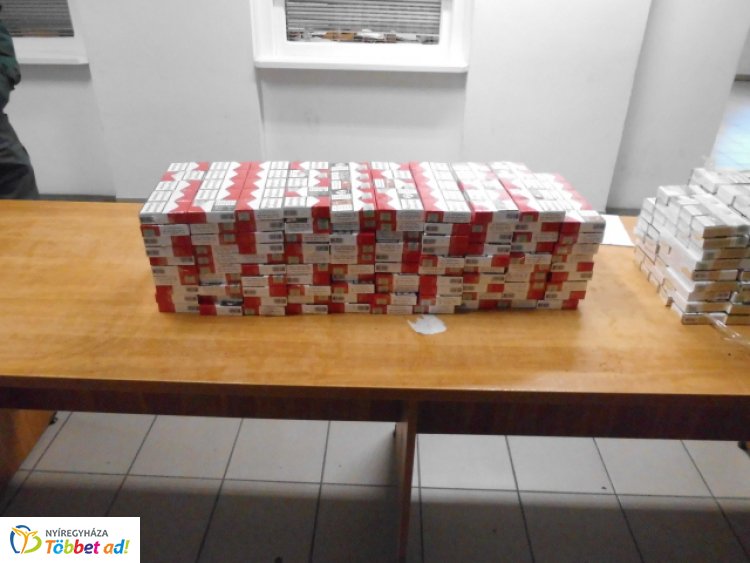 Régi csempésztrükk a határon – 1 900 doboz, 2,5 millió forint értékű adózatlan cigaretta
