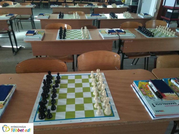 Sakkpalota képzés először Nyíregyházán, a Kazinczyban -Referencia intézmény lett az iskola