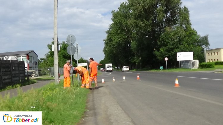 Megkezdődött a tervezett körforgalmi csomópont építése a Tiszavasvári úti kereszteződésben